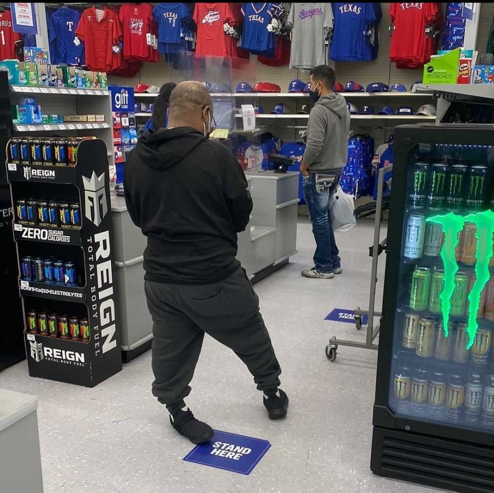 berdiri nyeleneh berbagai sumber