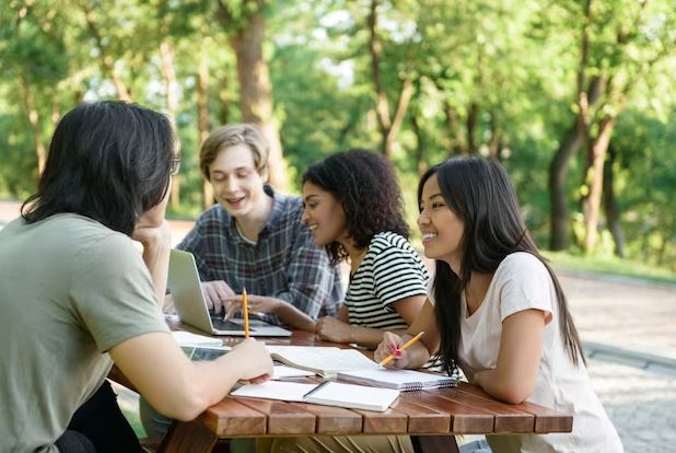 Contoh v1 v2 v3 bahasa Inggris freepik.com