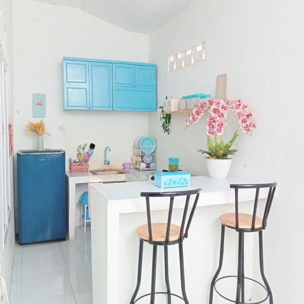 dapur mini bar biru mewah tanpa kitchen set © 2023 brilio.net