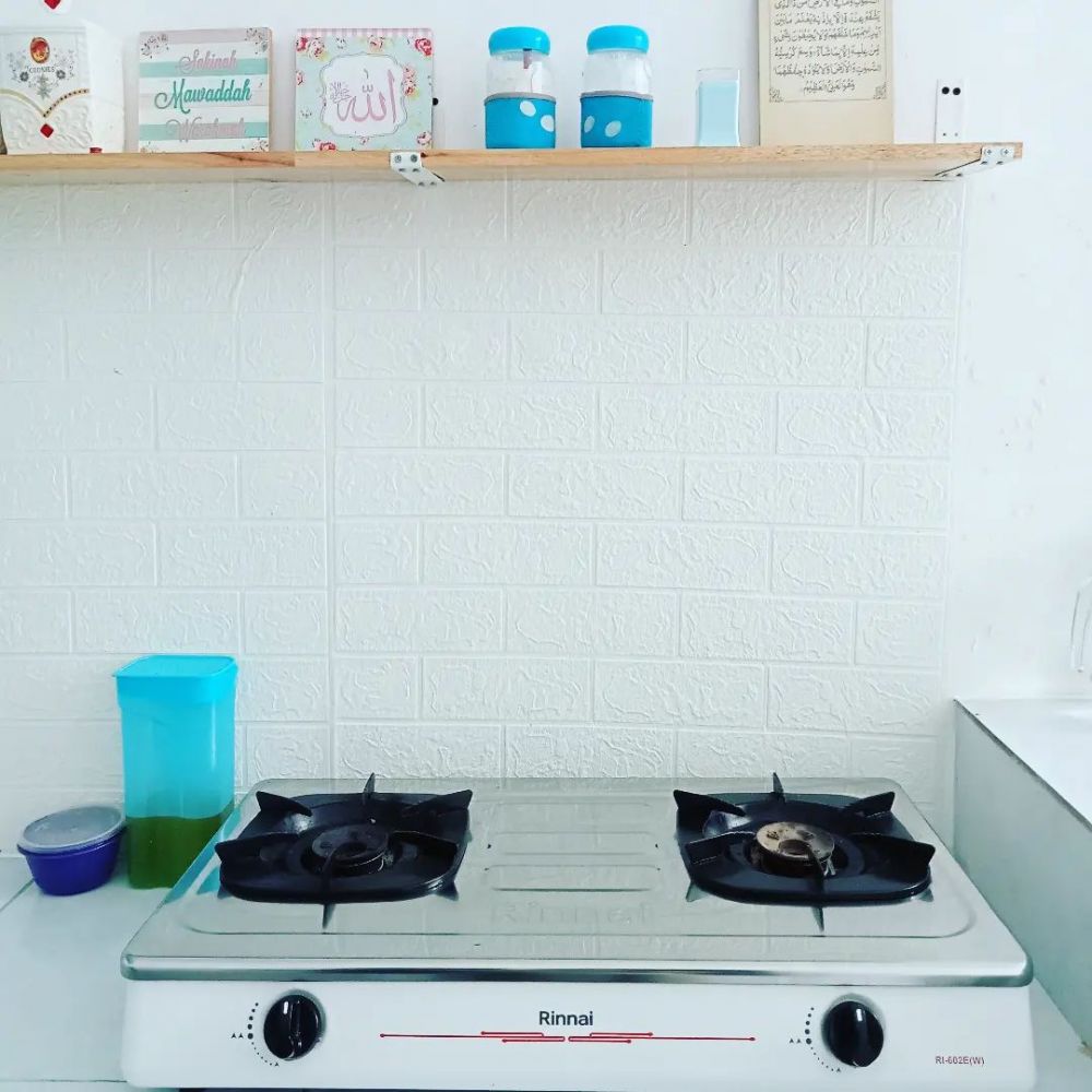 dapur mini bar biru mewah tanpa kitchen set © 2023 brilio.net