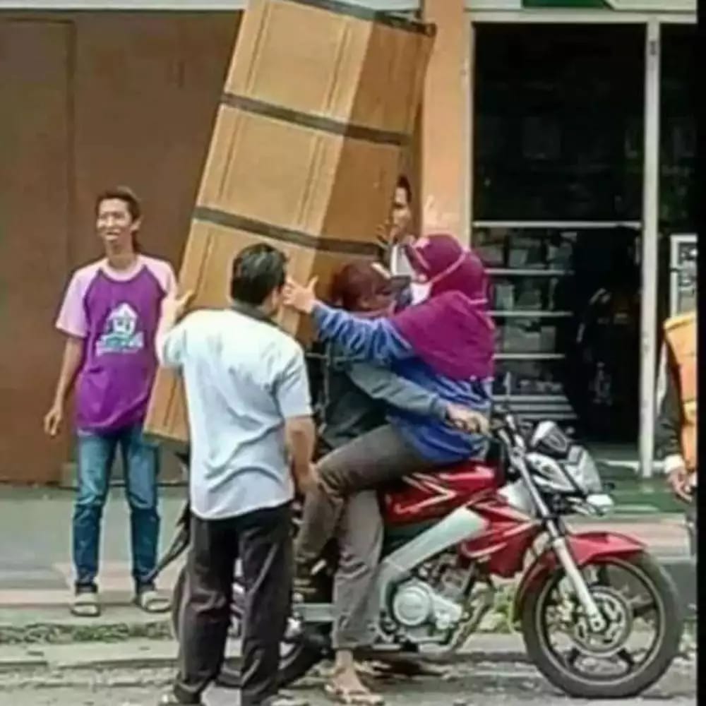 dibonceng nyeleneh berbagai sumber