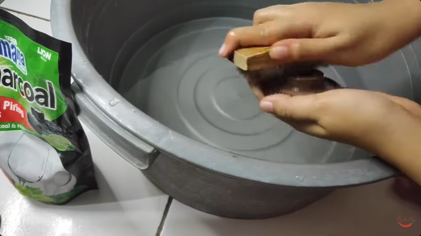 Tanpa sitrun, ini cara mudah bersihkan burner kompor gas menghitam dan berkarat pakai 2 bahan