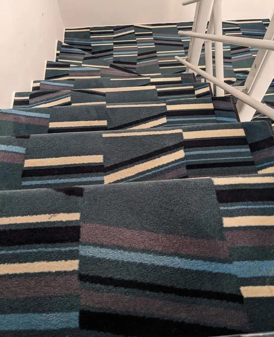 Tangga didesain nyeleneh  Berbagai sumber