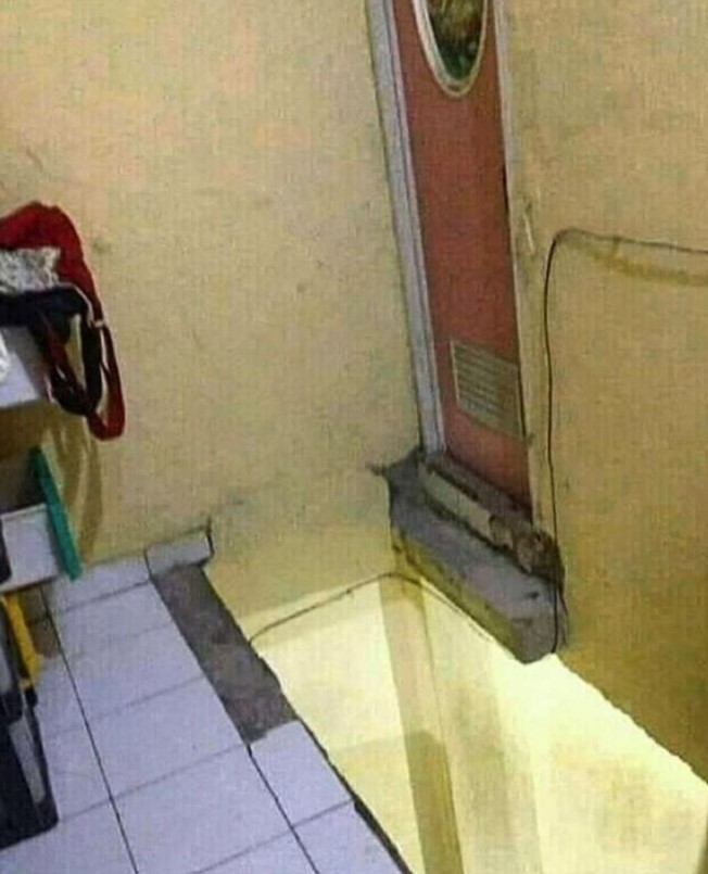 Pintu didesain kreatif bin absurd  Berbagai sumber