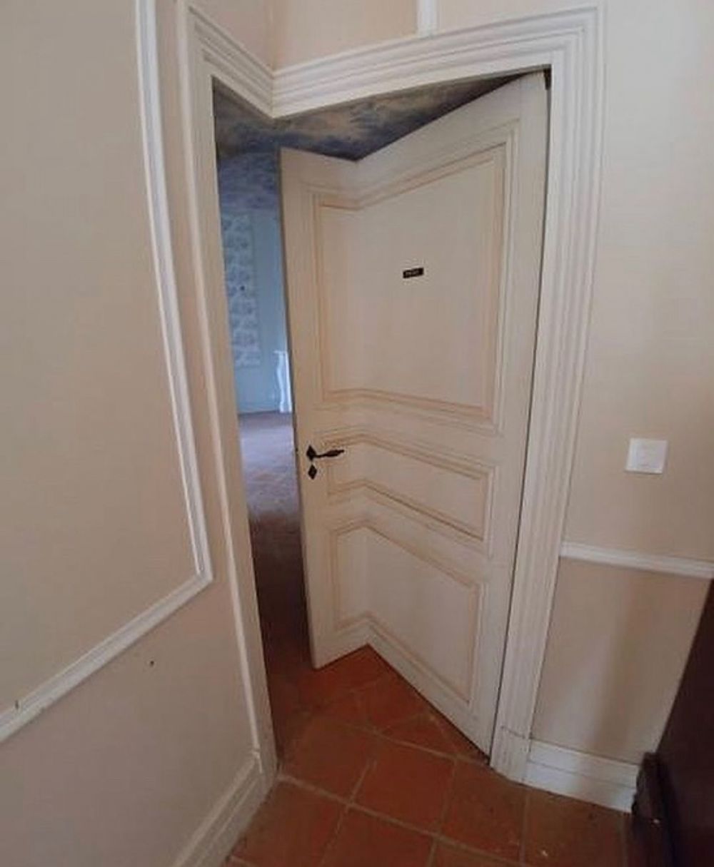 Pintu didesain kreatif bin absurd  Berbagai sumber