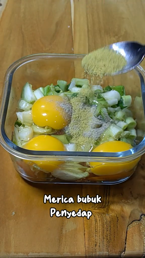 Tanpa tambahan terigu, ini trik masak telur dadar tebal dan padat cukup tambah 2 bahan makanan
