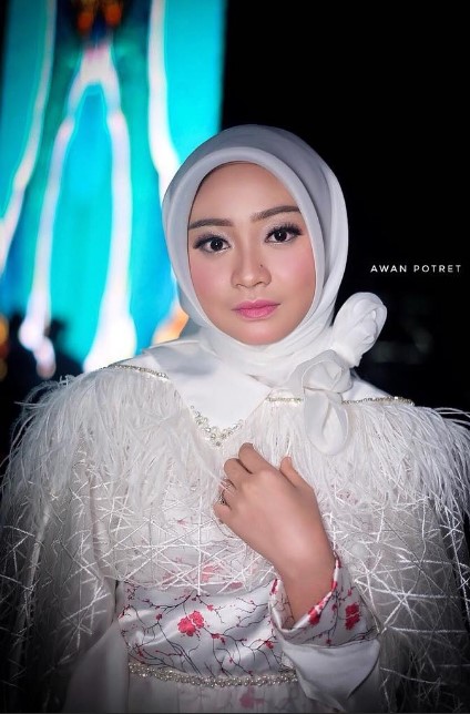 Ega D'Academy di-makeup tebal © Instagram