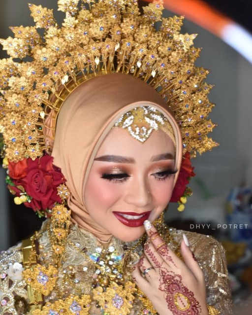 Ega D'Academy di-makeup tebal © Instagram