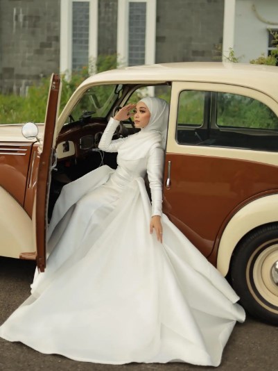 Ega D'Academy di-makeup tebal © Instagram