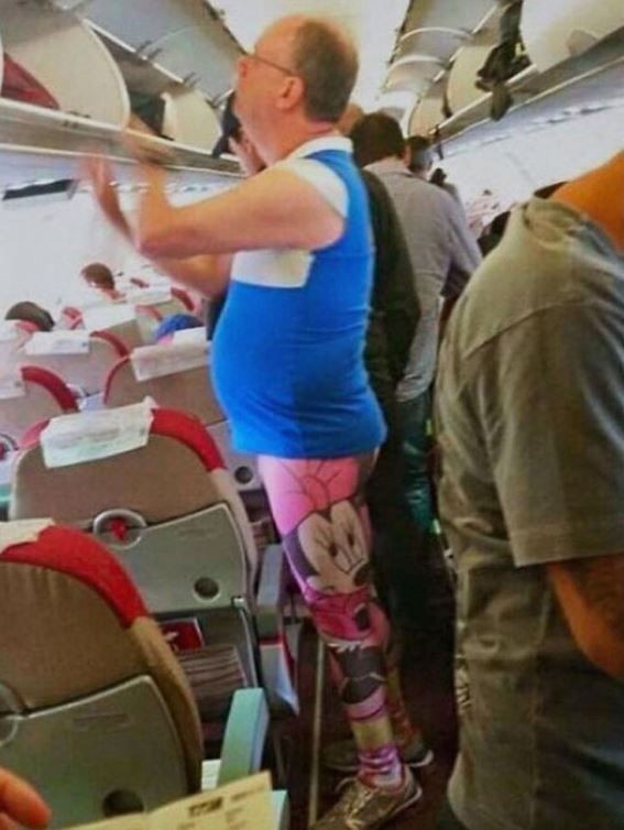 Salah kostum bikin pengin ketawa Berbagai sumber