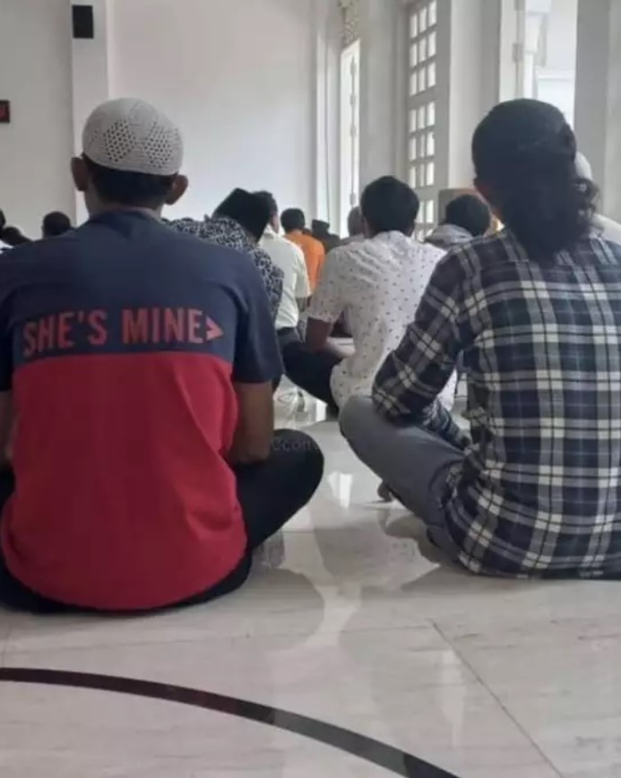 Salah kostum bikin pengin ketawa Berbagai sumber