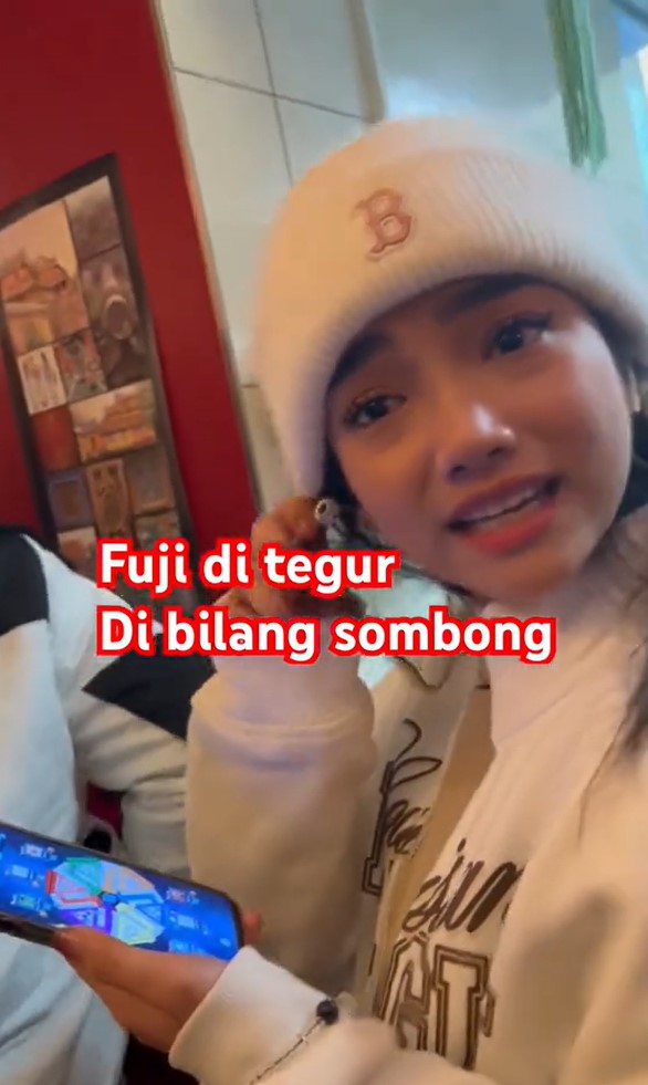  fuji kena tegur fans ibu-ibu © berbagai sumber