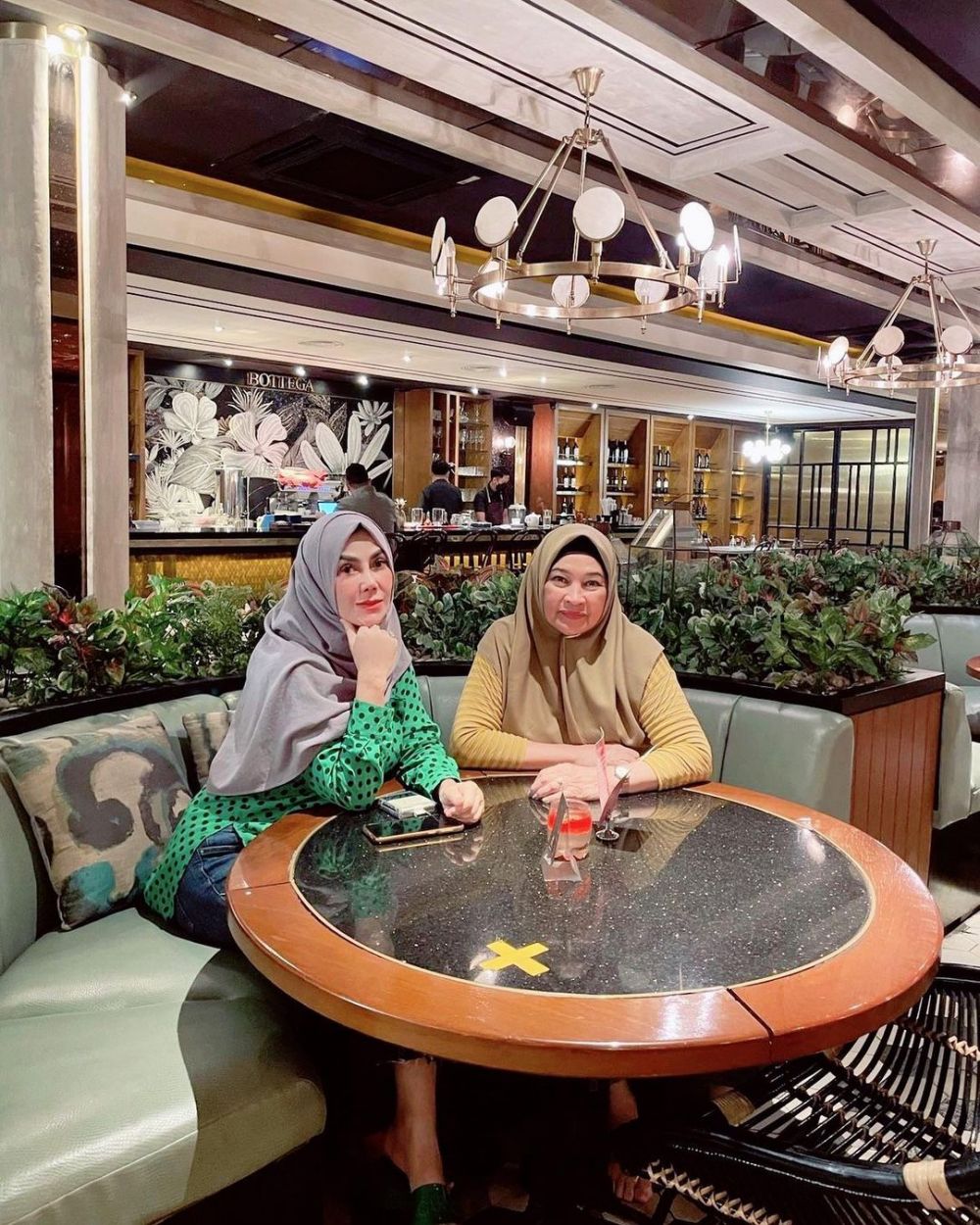 potret kenangan kebersamaan Amy Qanita dan mendiang ibunda Jeje Govinda © berbagai sumber