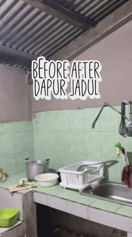 Dapur jadul dirombak cuma pakai stiker, 9 potret before-afternya jadi