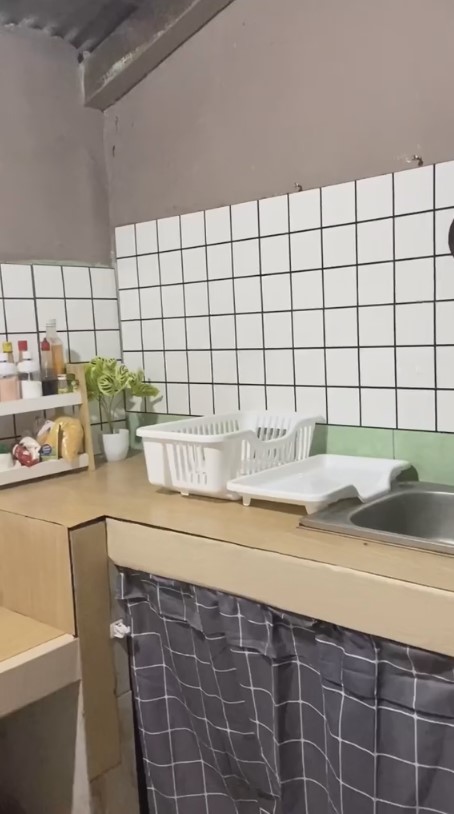 dapur jadul dirombak pakai stiker © 2023 brilio.net