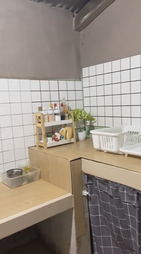 dapur jadul dirombak pakai stiker © 2023 brilio.net