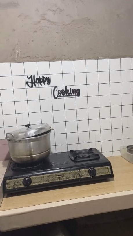 dapur jadul dirombak pakai stiker © 2023 brilio.net