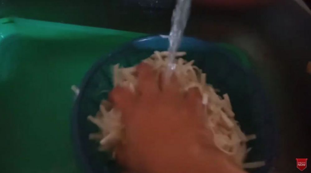 Tanpa garam atau gula, begini cara ampuh menghilangkan rasa pahit rebung pakai 1 jenis daun