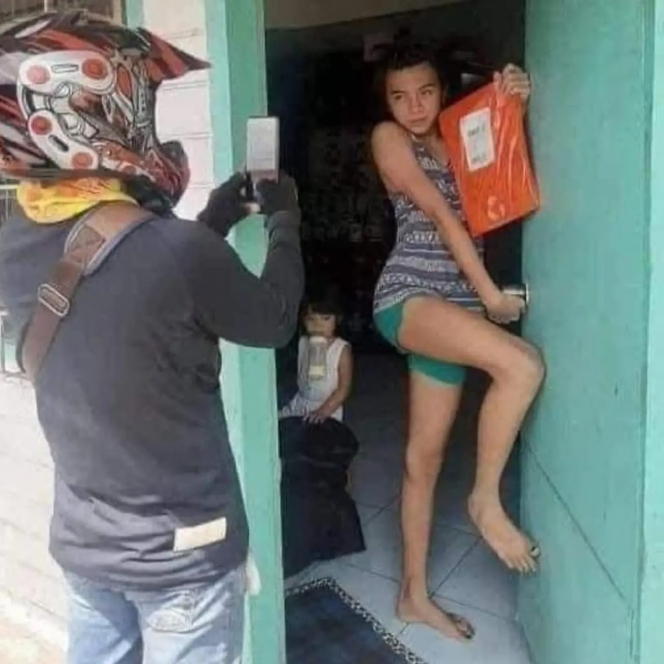 pose terima paket berbagai sumber pose terima paket berbagai sumber