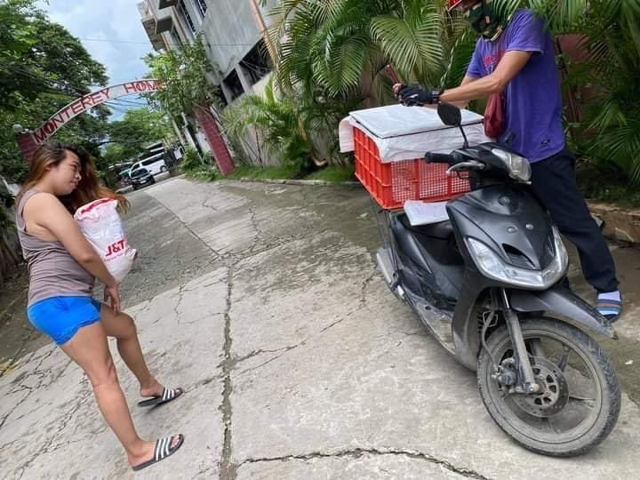 pose terima paket berbagai sumber pose terima paket berbagai sumber