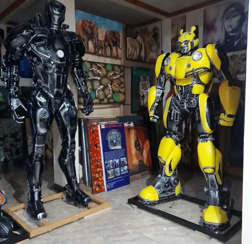 pria rangkai motor jadi robot transformers © brilio.net pria rangkai motor jadi robot transformers © brilio.net