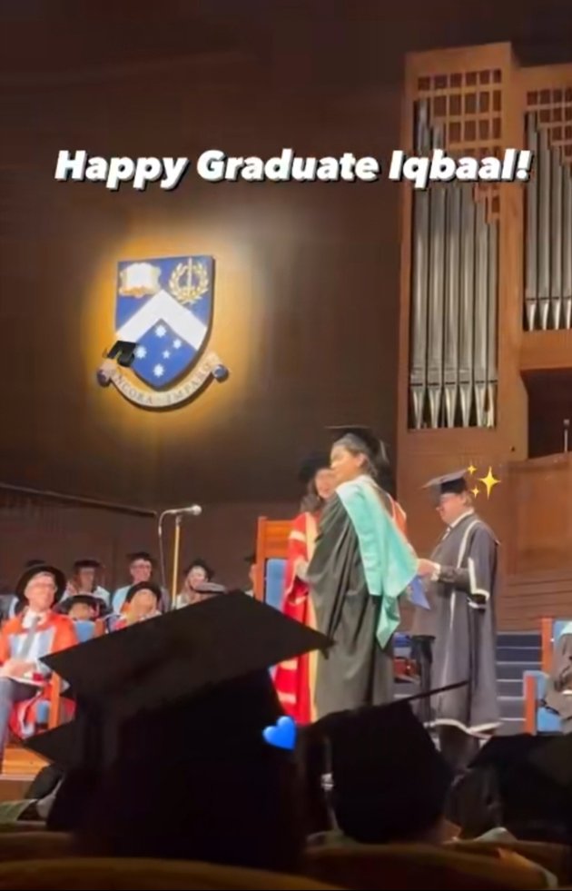 iqbaal ramadhan wisuda kuliah © berbagai sumber