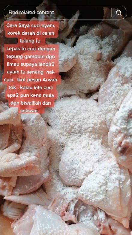 Bukan direndam cuka, ini trik praktis basmi lendir dan sisa darah pada daging ayam sebelum diolah