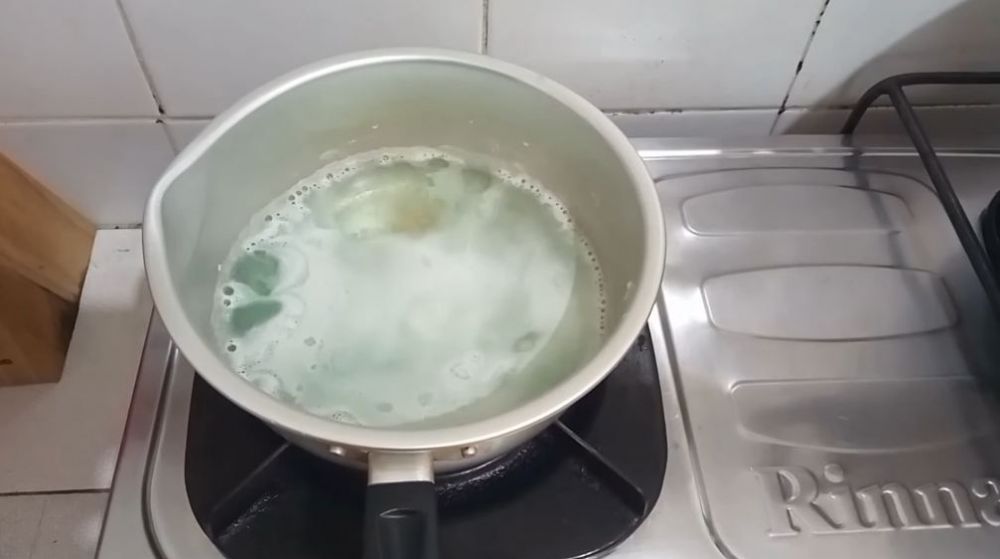 Tak perlu sitrun dan baking soda, begini trik bersihkan kerak kapur di panci cuma pakai 2 bahan dapur