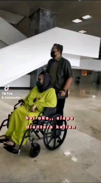 tante mira ibu kos warkop rahayu effendi © 2023 brilio.net tante mira ibu kos warkop rahayu effendi © 2023 brilio.net