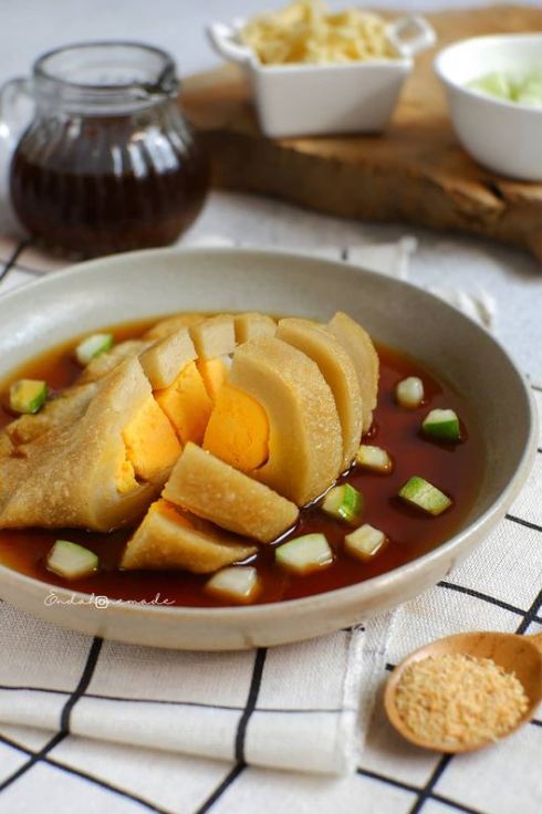 21 Cara membuat pempek tanpa ikan, gurih, empuk, dan antigagal