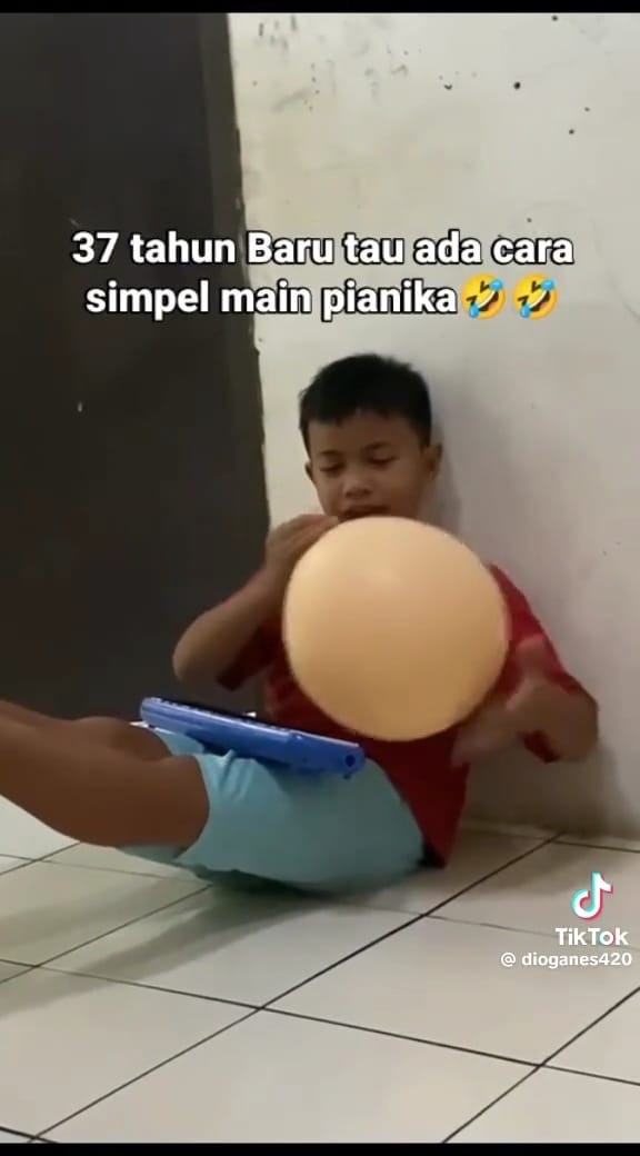 Trik main pianika ala bocah © TikTok Trik main pianika ala bocah © TikTok