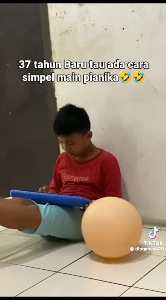Trik main pianika ala bocah © TikTok Trik main pianika ala bocah © TikTok