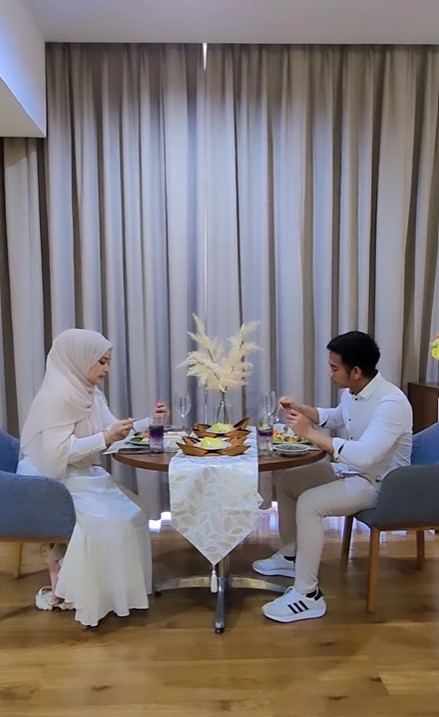 warganet bandingkan sikap Ridho & Rizki DA ke istri © berbagai sumber