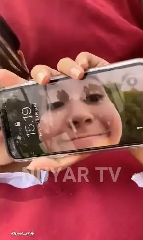 wallpaper di ponsel seleb ini bikin salah fokus © berbagai sumber