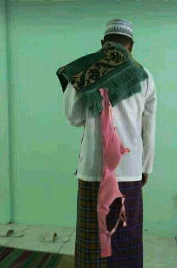 saku belakang celana © berbagai sumber saku belakang celana © berbagai sumber