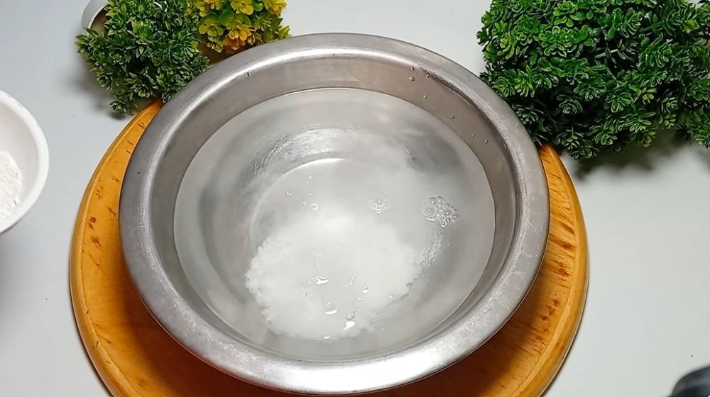 Tak perlu air panas, ini trik cuci lap dapur berminyak dan bau apek agar lebih bersih kesat