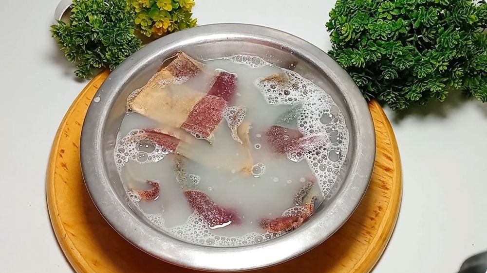 Tak perlu air panas, ini trik cuci lap dapur berminyak dan bau apek agar lebih bersih kesat