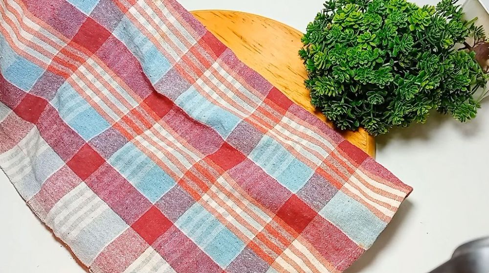 Tak perlu air panas, ini trik cuci lap dapur berminyak dan bau apek agar lebih bersih kesat