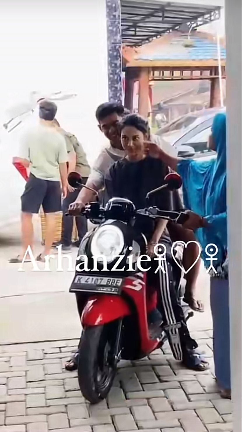 momen azizah salsha mudik ke kampung © berbagai sumber