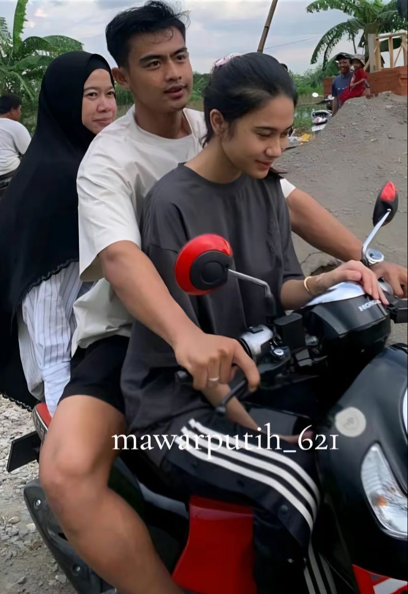 momen azizah salsha mudik ke kampung © berbagai sumber