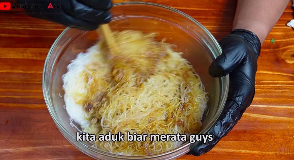 Tanpa direbus, ini cara bikin bihun goreng supaya tak cepat basi dan warna cokelatnya merata