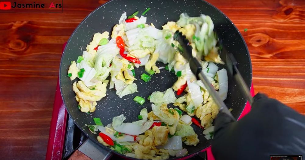 Tanpa direbus, ini cara bikin bihun goreng supaya tak cepat basi dan warna cokelatnya merata