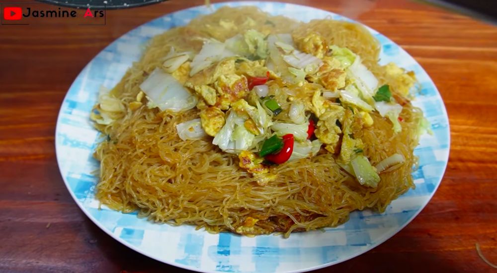 Tanpa direbus, ini cara bikin bihun goreng supaya tak cepat basi dan warna cokelatnya merata