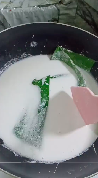 Tak perlu dimasak dari awal, ini trik mengatasi santan pecah cuma pakai 1 jenis daun