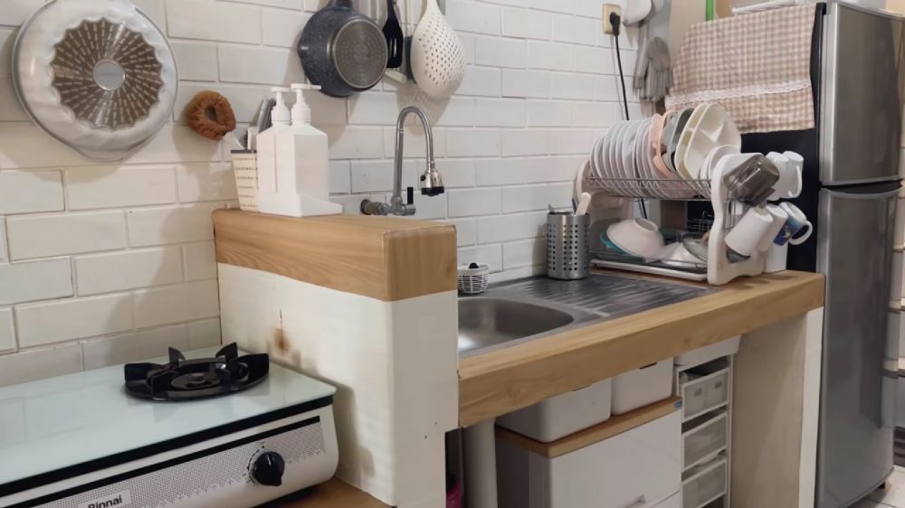 dapur mungil tanpa kitchen sink apik © 2023 brilio.net