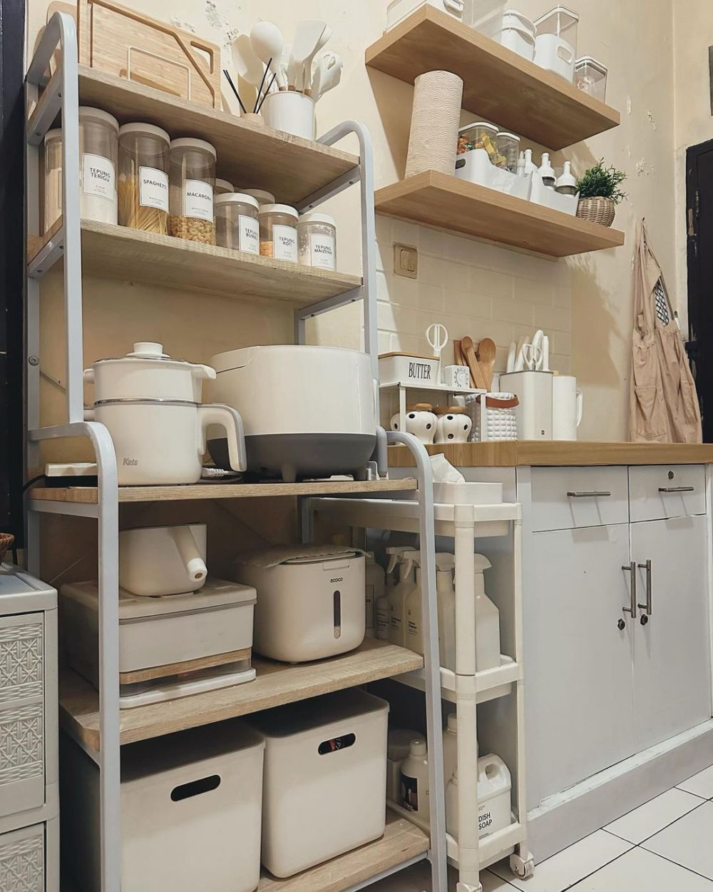 dapur mungil tanpa kitchen sink apik © 2023 brilio.net dapur mungil tanpa kitchen sink apik © 2023 brilio.net