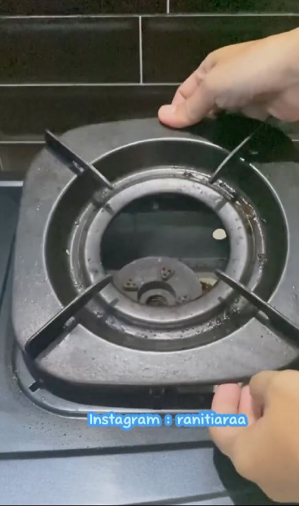 Tanpa sitrun, ini cara ampuh hilangkan kerak di tungku kompor agar mengilap lagi pakai 3 bahan dapur