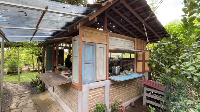 dapur terpisah unik © YouTube