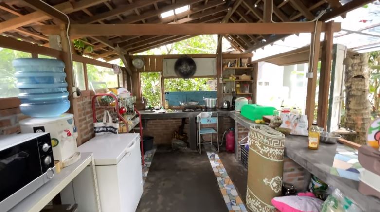 dapur terpisah unik © YouTube