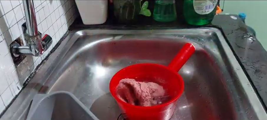 Tanpa cairan pemutih, ini cara bersihkan lap dapur yang dekil dan berminyak cuma tambah 1 bahan dapur